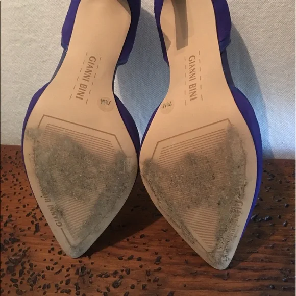 Beautiful Blue Suede/Leather Pump - Picture 3 of 4